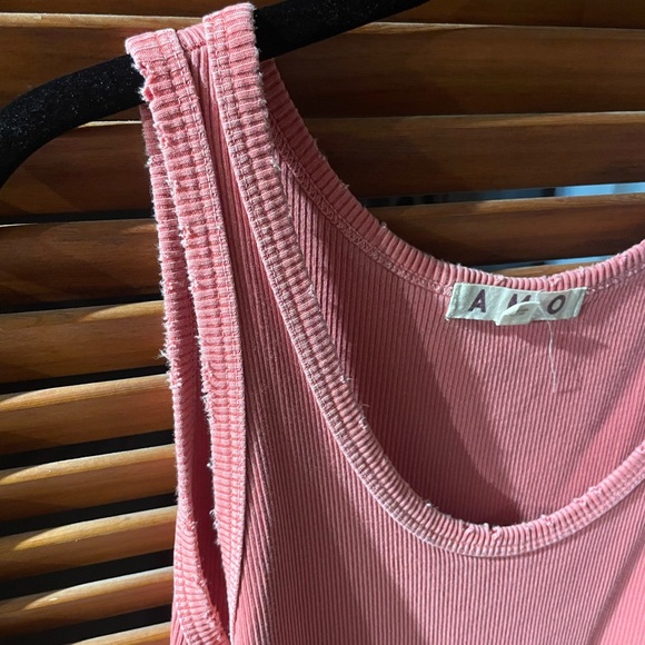 AMO Ribbed Crop Tank Size Medium - Picture 3 of 3